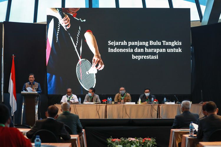 Agung Firman Sampurna (berdiri di mimbar) terpilih sebagai Ketua Umum PP PBSI periode 2020-2024 melalui Munas PBSI 2020, di Jakarta, pada Jumat (6/11/2020).