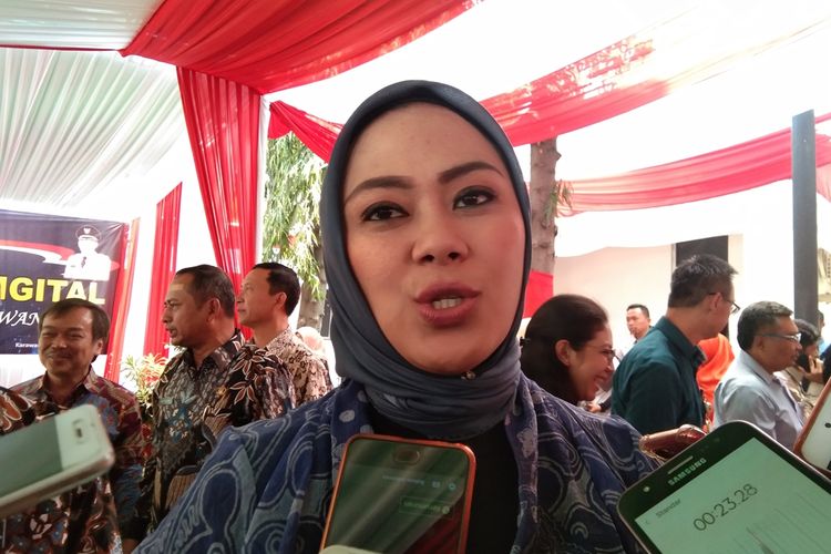 Bupati Karawang Cellica Nurrachadiana saat mengenang sosok almarhum BJ Habibie, presiden ketiga RI, Kamis (12/9/2019). 