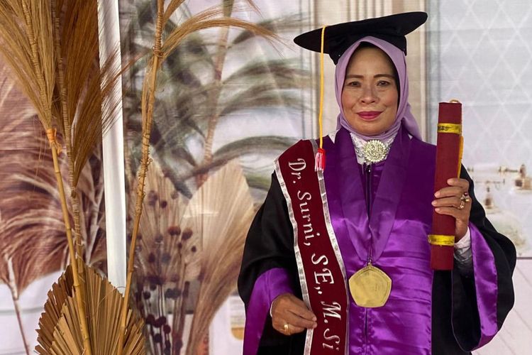 Kisah Surni, Perempuan Pertama Suku Bajo yang Bergelar Doktor, Kini Jadi Wakil Rektor