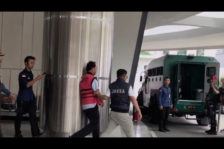 Jadi Tersangka TPPU Terkait Kasus Zarof Ricar, Agung Winarno Langsung Ditahan