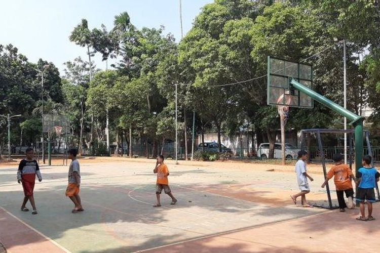 Ilustrasi suasana di area lapangan basket di Taman Cornel Simanjuntak, Jatinegara, Jakarta Timur.
