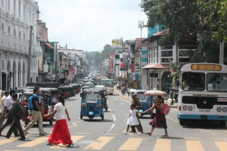 Ilustrasi profil Sri Lanka. Suasana kota Kandy di Sri Lanka.