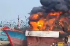 3 Kapal Nelayan di Muara Baru Terbakar akibat Mesin Pendingin Ikan Meledak