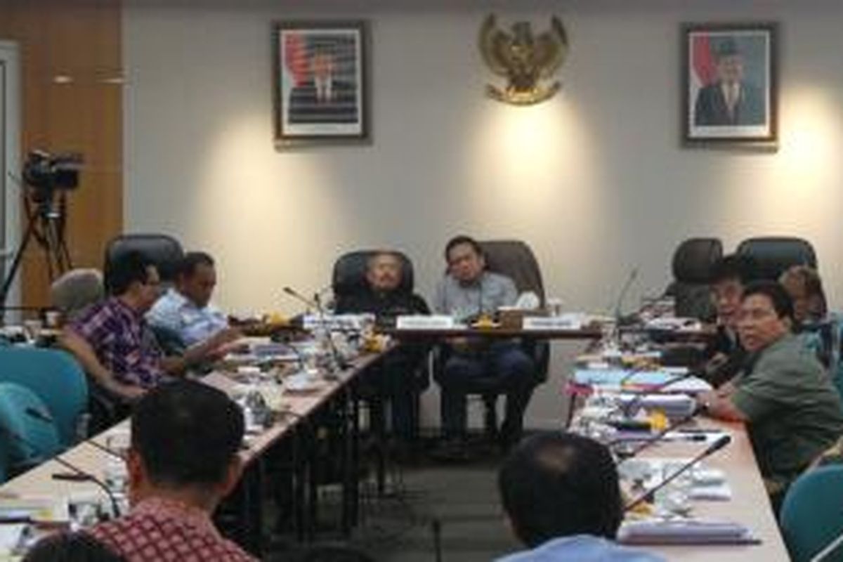 rapat banggar DPRD DKI yang dipimpin Mohamad Taufik dan Ferrial Sofyan, di Gedung DPRD DKI, Sabtu (12/12/2015). 