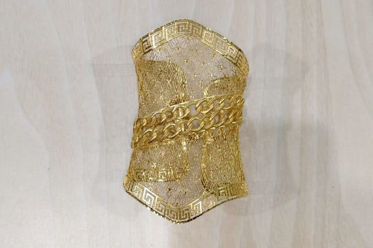 Beberapa perhiasan yang masuk dalam lelang barang sitaan KPK 2025, termasuk cincin dan gelang naga emas.