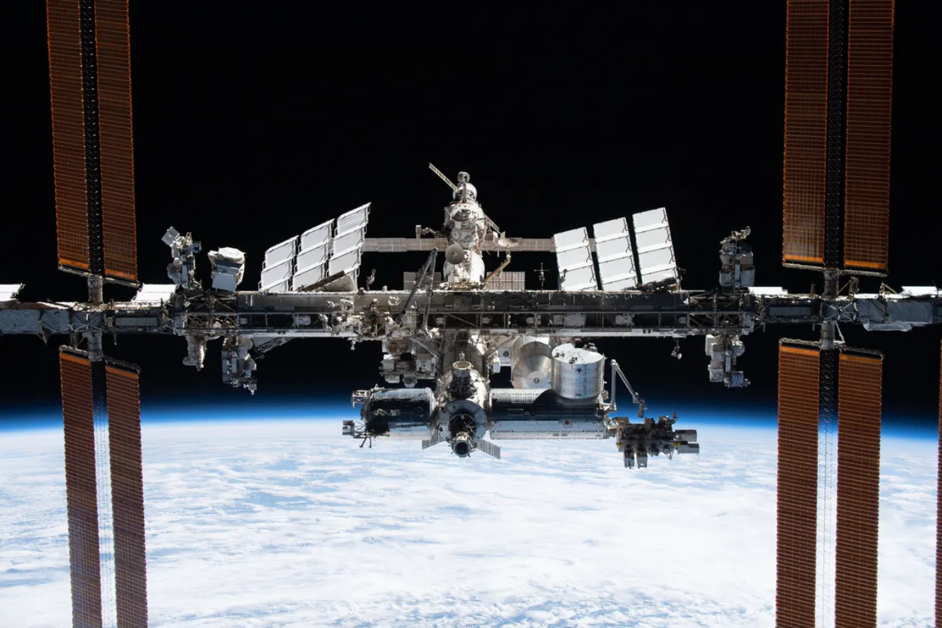 Bakteri di ISS Ditemukan Bermutasi, Apakah Mengancam?