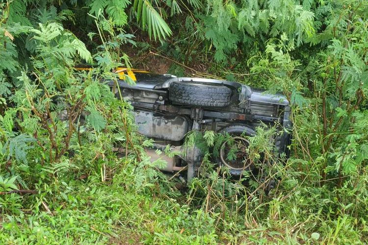 Mobil Dinas Polsek Getasan terjun ke jurang. Jumat (21/10/2022)