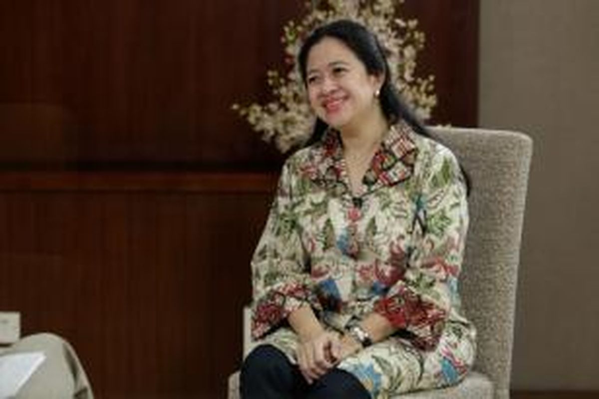 Menteri Koordinator Pembangunan Manusia dan Kebudayaan (PMK) Puan Maharani dalam sesi wawancara di Kantor Kementerian Koordinator Pembangunan Manusia dan Kebudayaan, Jalan Medan Merdeka Barat, Jakarta, Jumat (31/10/2014).