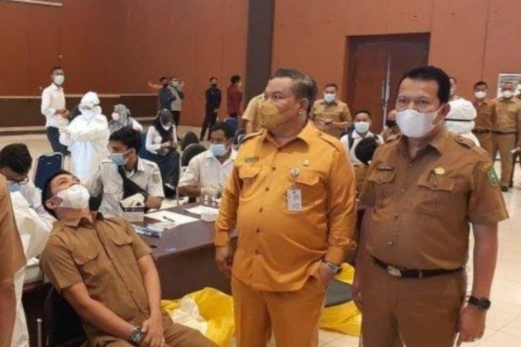 Pelaksanaan tes swab massal di Dinas PUPR-PKPP Riau.