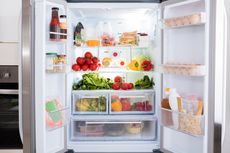 8 Makanan yang Sering Tidak Disadari Harus Disimpan di Kulkas