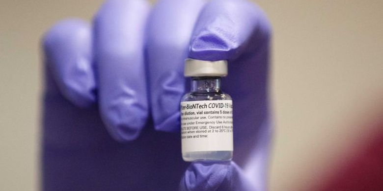 Setelah melalui pemeriksaan independen, badan pengawas obat-obatan Australia meloloskan vaksin buatan Pfizer-BioNtech untuk penggunaan darurat mulai akhir Februari 2021.