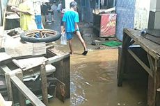 Banjir di Kebon Pala Surut, Warga Mulai Bersih-bersih Rumah
