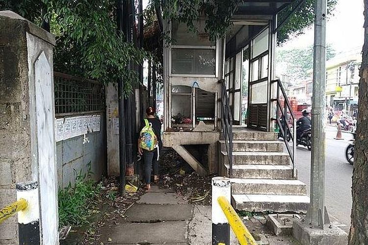 Ilustrasi kondisi halte BRT Cinunuk, Bandung, Jawa Barat. Sedikitnya 45 halte tersebar di Kota Bandung diusulkan Dinas Perhubungan (Dishub) Kota Bandung untuk dibongkar Tahun 2023. 

