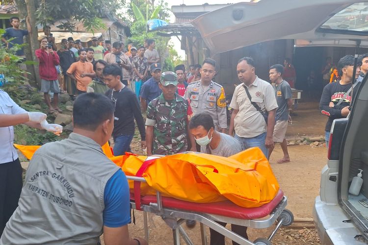 Salah satu korban pembunuhan di Dusun Kaliurang, Desa Kalisari, Kecamatan Banyuglugur, Kabupaten Situbondo Provinsi Jawa Timur saat dievakuasi pada Selasa (21/5/2024).