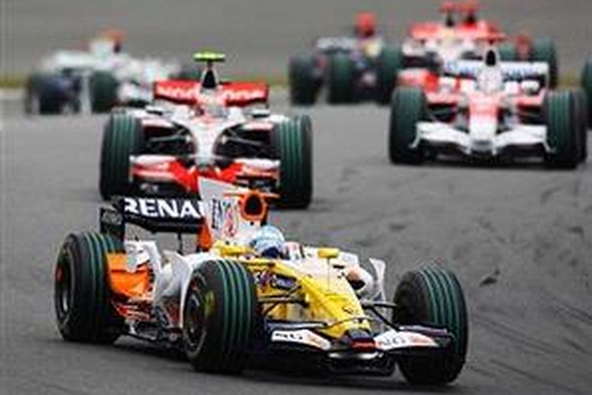 Fernando Alonso mengaku performa renault kian membaik. Sayang, balapan tinggal dua seri lagi