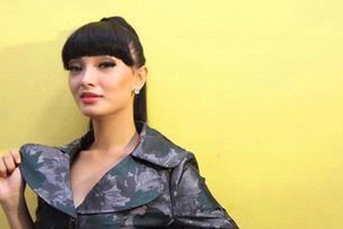 Penyanyi dangdut Surkianih, yang populer dengan nama Zaskia Shinta atau Zaskia 