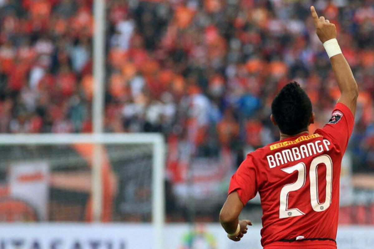 Selebrasi penyerang Persija, Bambang Pamungkas seusai mencetak gol ke gawang Mitra Kukar pada laga 8 Besar Piala Presiden 2018 di Stadion Manahan, Kota Solo, Minggu (4/2/2018) sore.