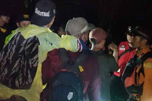 Evakuasi Warga yang Tersesat di Hutan Agam Berlangsung hingga Dini Hari Tadi