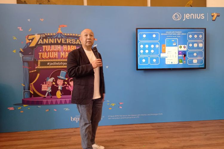 Digital Banking Head Bank BTPN Irwan Tisnabudi dalam Konferensi Pers Ulang Tahun Ke-7 Jenius di Jakarta Pusat, Selasa (22/8/2023).