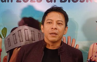 Pengisi suara film animasi Jumbo, penyanyi Ariel NOAH saat diwawancarai usai screening di XXI Epicentrum Kuningan, Jakarta Selatan, Kamis (13/3/2025).