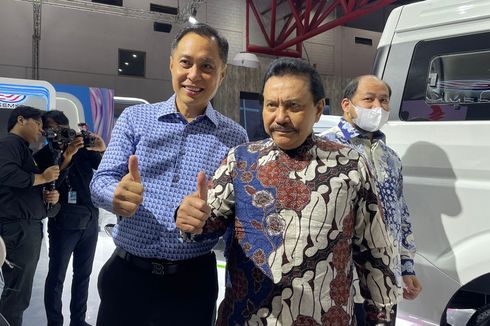 Mampir ke Booth Esemka, Hendropriyono Sebut Mobil Rakyat Harus Bagus