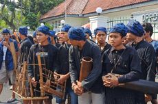 Diiringi Warga Baduy, Hasbi-Amir Menjadi Pendaftar Pertama ke KPU Lebak