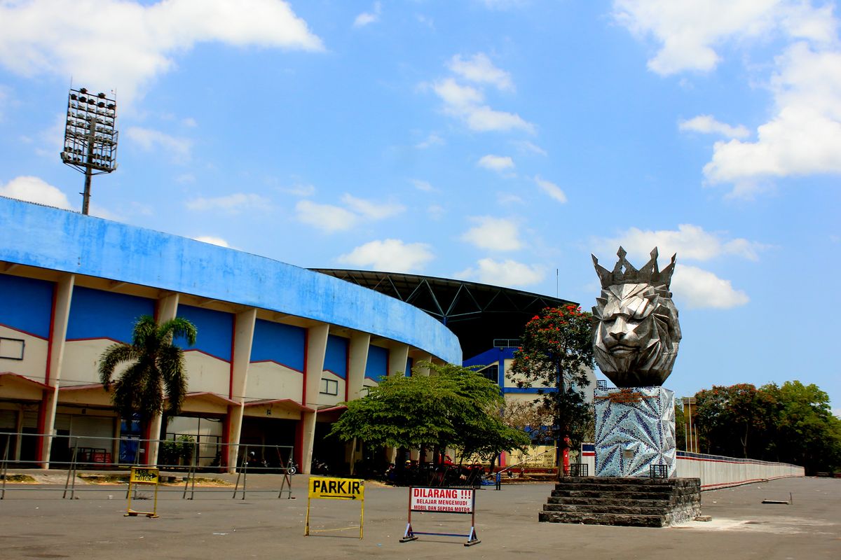 Situasi halaman stadion pasca Tregedi Kanjuruhan yang mulai pelaksanaan renovasi dan revitalisasi di Stadion Kanjuruhan Kepanjen, Kabupaten Malang, Selasa (19/9/2023) siang.