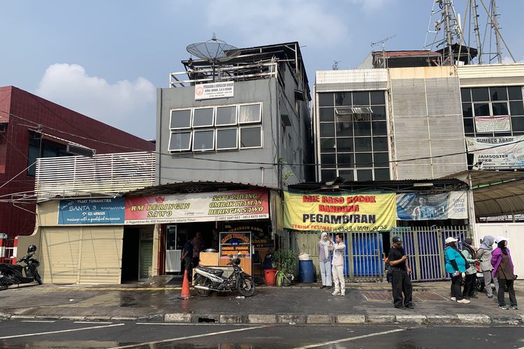 Kebakaran Rooftop Rumah Makan di Rawamangun Jaktim, Diduga akibat Kebocoran Tabung Gas 
