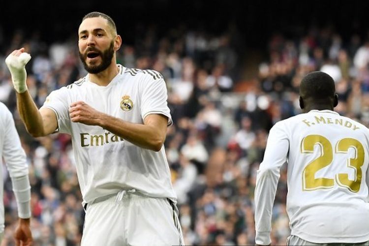 Karim Benzema merayakan golnya pada laga Real Madrid vs Atletico Madrid di Stadion Santiago Bernabeu, Sabtu (1/2/2020)