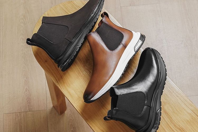 Sepatu kulit pria dalam koleksi seri Rajasa.