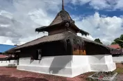 Masjid Tua Wapauwe, Jejak Sejarah Islam di Maluku yang Bertahan Sejak 1414
