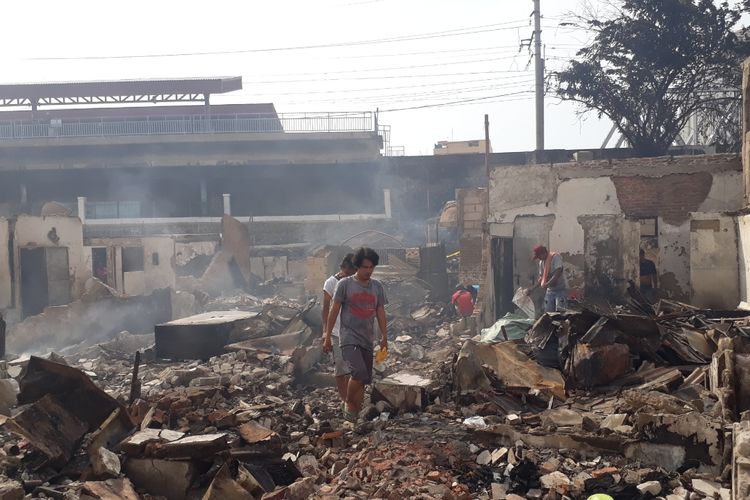 Kondisi lingkungan RT 011, RW 005, Kelurahan Ancol, Kecamatan Pademangan, Jakarta Utara usai dilanda kebakaran pada Sabtu (11/5/2019) malam.