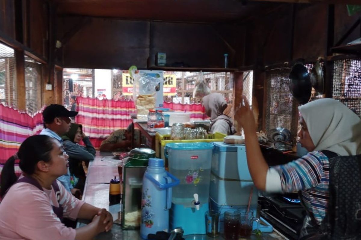 Warung Sop Bu Ruliyah, Tersembunyi di Tengah Pasar Langganan Pejabat