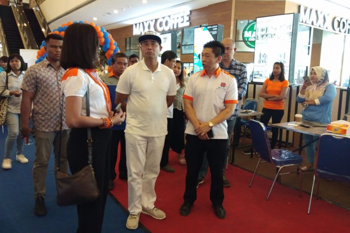 Gubernur Nusa Tenggara Timur (NTT) Viktor Bungtilu Laiskodat meninjau REI Expo di Kupang, Sabtu (27/10/2018).