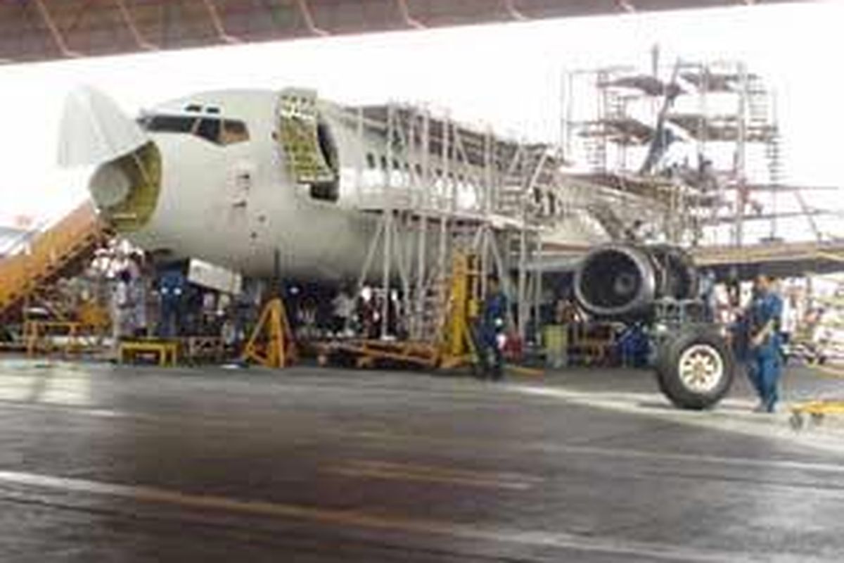 Suasana di Garuda Maintenance Facility (GMF) di Bandara Soekarno-Hatta.