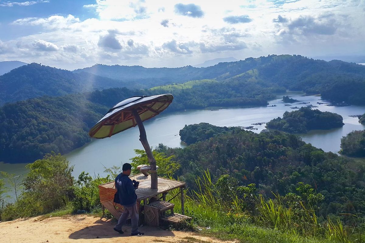 Pesona alam di Geopark Pegunungan Meratus, Kalimantan Selatan.