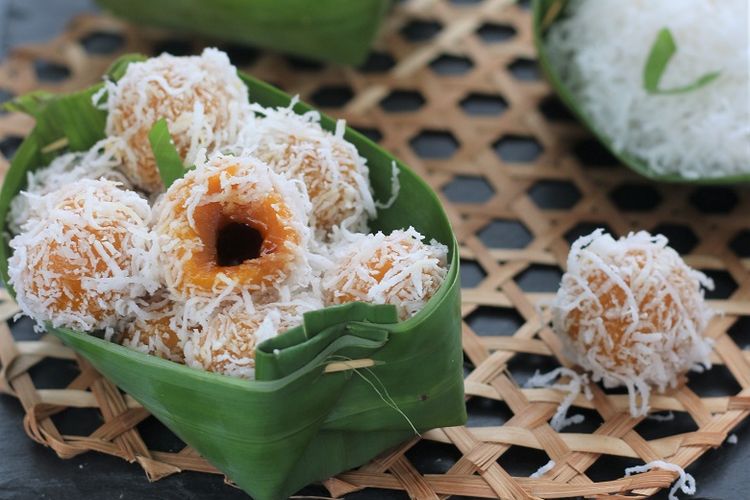 Cara Bikin Klepon Tepung Beras - 1 liter santan kelapa sedang.