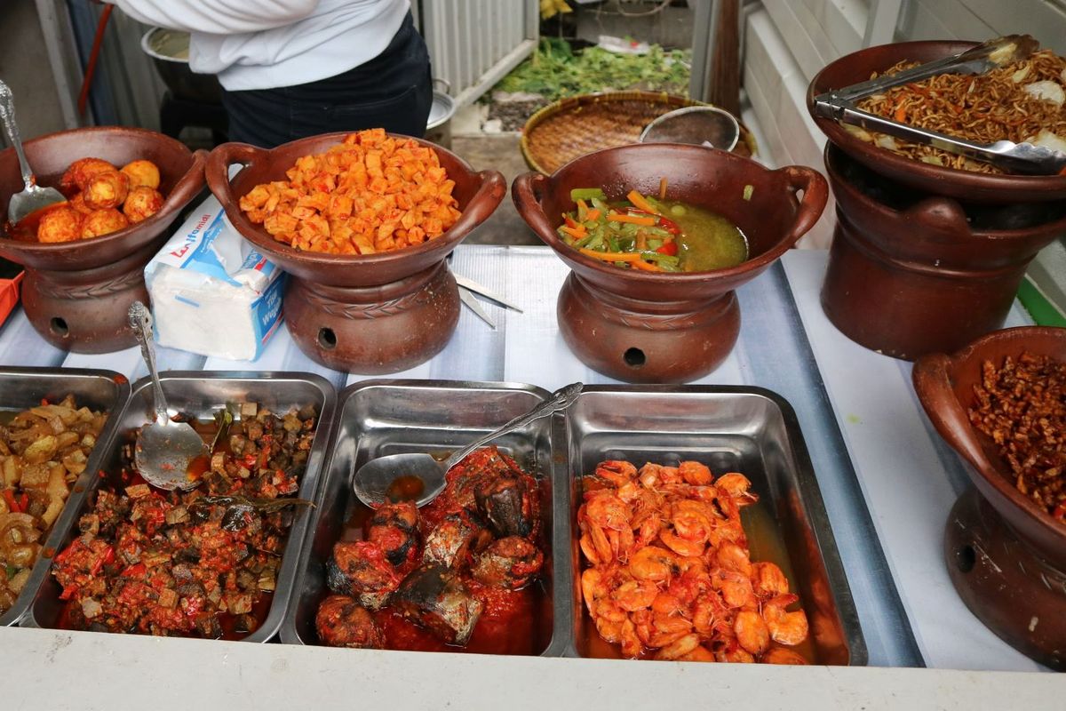 Makanan Warteg di MH. Thamrin, Jakarta Pusat 