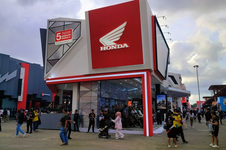 Ilustrasi booth Honda di Jakarta Fair 2024
