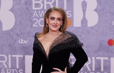 Penyanyi Adele menghadiri BRIT Awards 2022 yang digelar di London pada 8 Februari 2022.