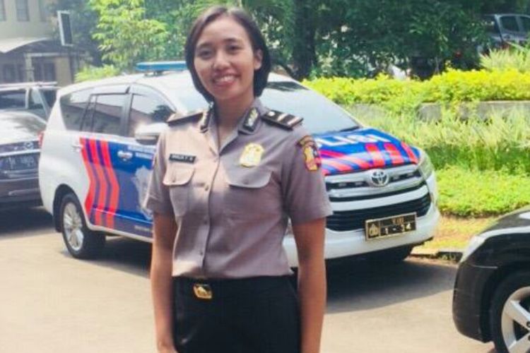 Anggota Divkum Mabes Polri, Ipda Amalia Fajrina Nabila, juga pemain voli di Timnas Voli Indonesia. 