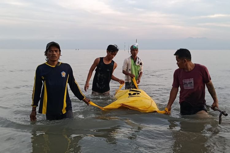 Mayat mr x diguring nelayan ke tepian.
