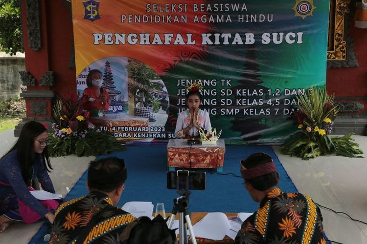 Walkot Surabaya Eri Cahyadi mengatakan, seluruh pemeluk agama di Kota Surabaya harus bisa merasakan sentuhan dari Pemkot Surabaya, salah satunya melalui beasiswa pendidikan.
