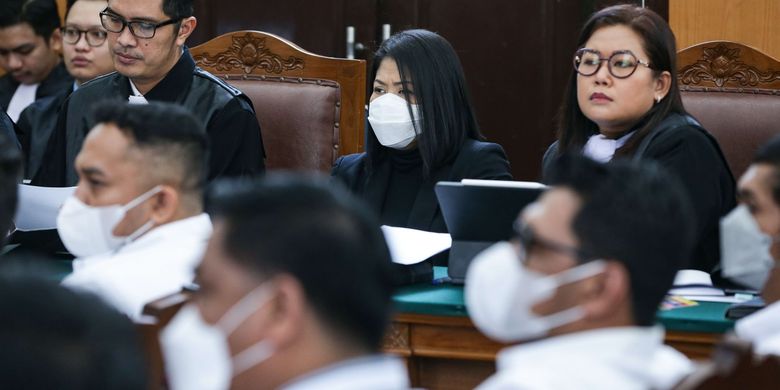 Terdakwa kasus pembunuhan berencana Brigadir J, Putri Candrawathi menjalani sidang di Pengadilan Negeri (PN) Jakarta Selatan, Selasa (29/11/2022). Sidang kali ini jaksa penuntut umum menghadirkan sembilan orang saksi.
