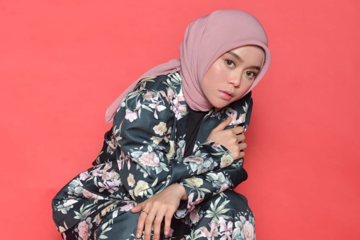 Penyanyi dangdut Lesti Kejora