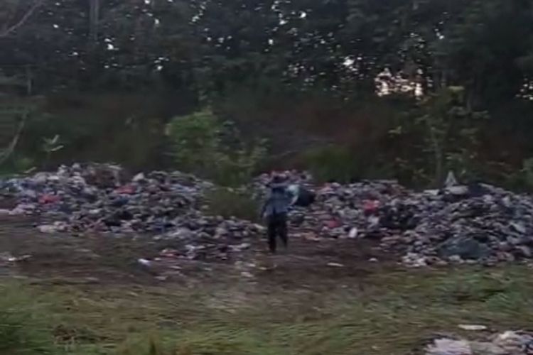 Tumpukan Sampah di Lahan Kosong Bau dan Diprotes Warga, DLH Bangkalan: Hanya Sehari 