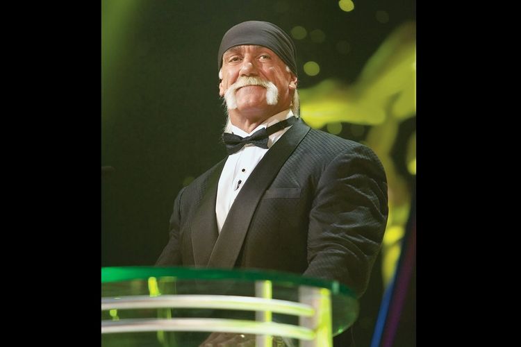 Aktor dan Pegulat Hulk Hogan Meninggal Dunia karena Serangan Jantung