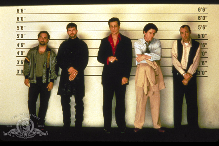 The Usual Suspects (1995) berhasil meraih piala Oscar dalam kategori Naskah Asli Terbaik pada gelaran Academy Awards ke-68.