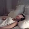Siarkan Dirinya Tidur 5 Jam, Gadis Ini Ditonton Puluhan Ribu Orang