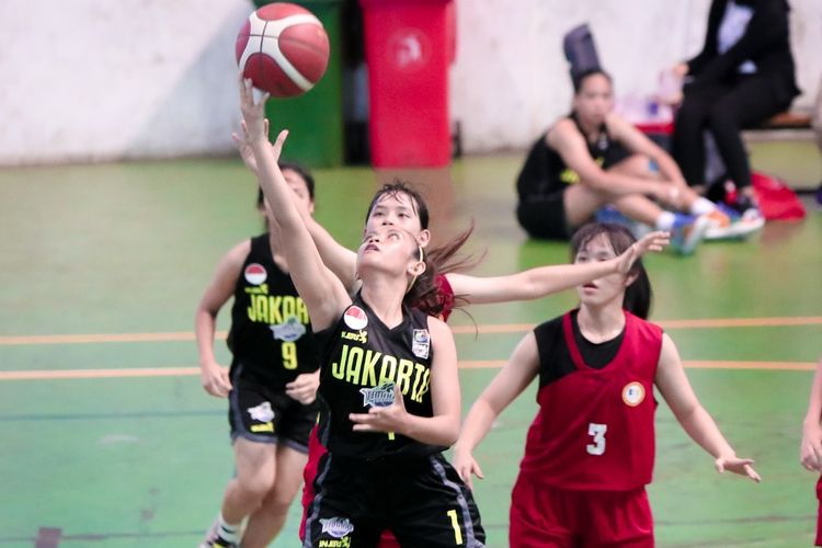 Klub basket putri Tanago Friesian Jakarta mengandaskan perlawanan Malaysia Penang Stallion dengan angka 71-38 pada Pra Season Srikandi Cup 2020 di GOR Gelanggang Remaja Pekanbaru, Senin (13/1/2020).